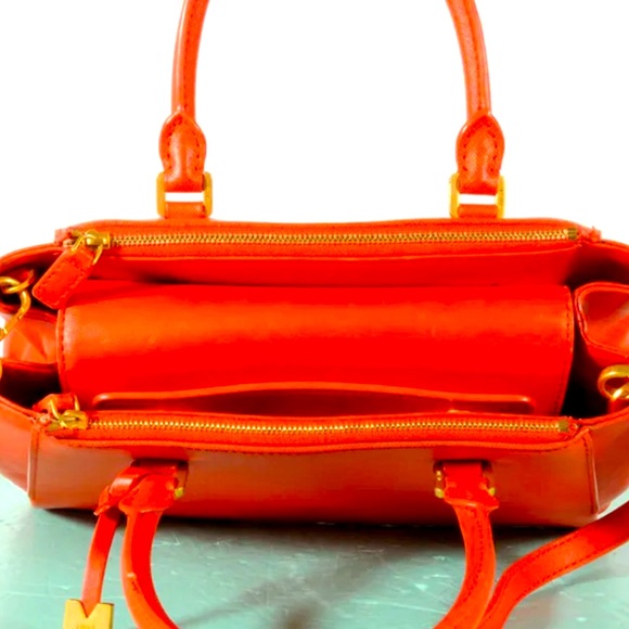 MCM Leather Cross Shoulder Bag Authentic + Dust Bag 🌹❤️🌹 - Picture 10 of 11